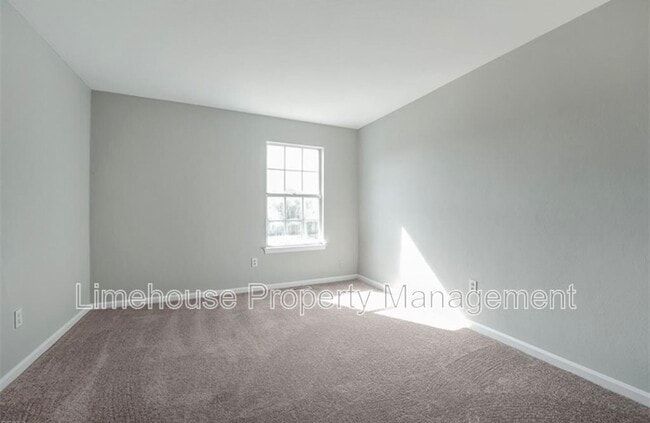 Building Photo - 437 Greenview Dr