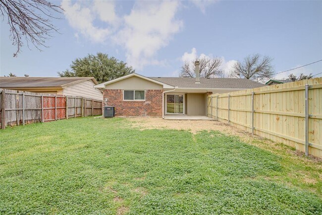 Building Photo - 10541 Cradlerock Dr