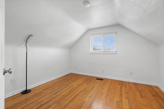 Building Photo - Charming 4-Bedroom Home in Desirable Neigh...