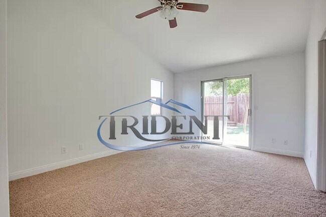 Building Photo - Beautiful home located in a culdesac