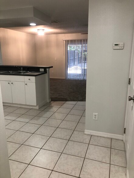 Building Photo - 804 E South St