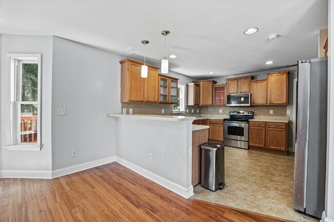 Building Photo - Beautiful 4-Bedroom, 3-Bath House
