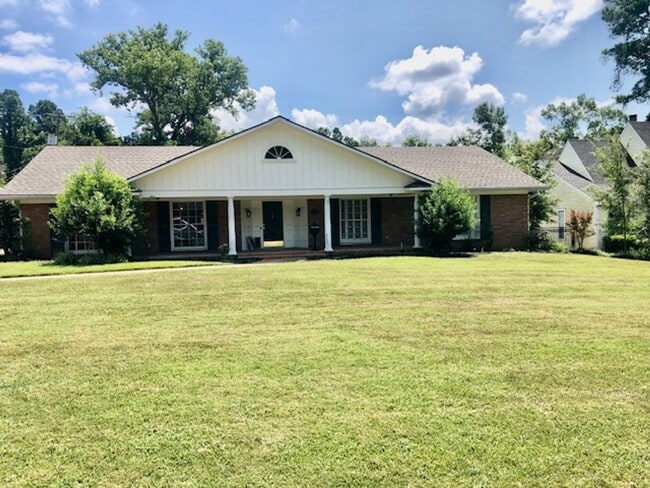 Primary Photo - GORGEOUS 4/4 SOUTH HIGHLAND HOME-PIERRMONT...