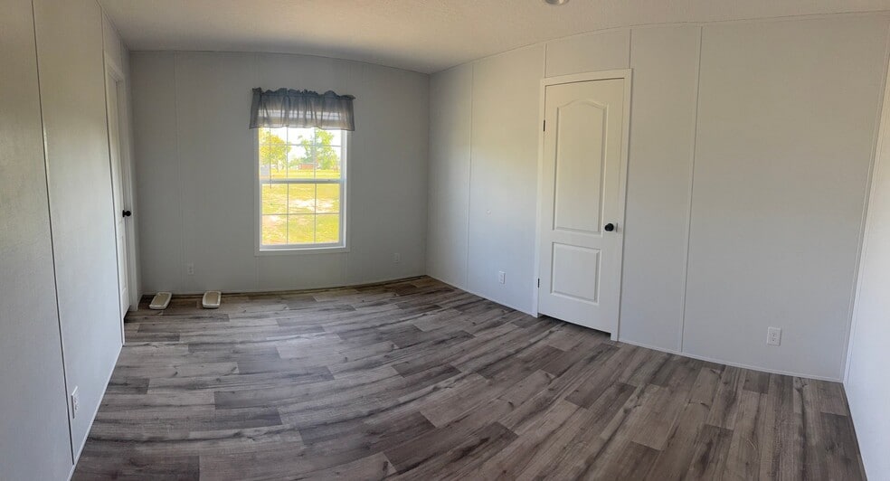 Building Photo - 211 Little Ave