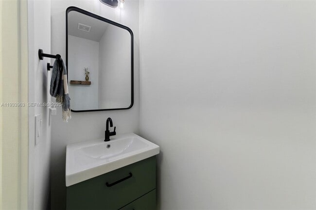 Building Photo - 5180 Eucalyptus Dr