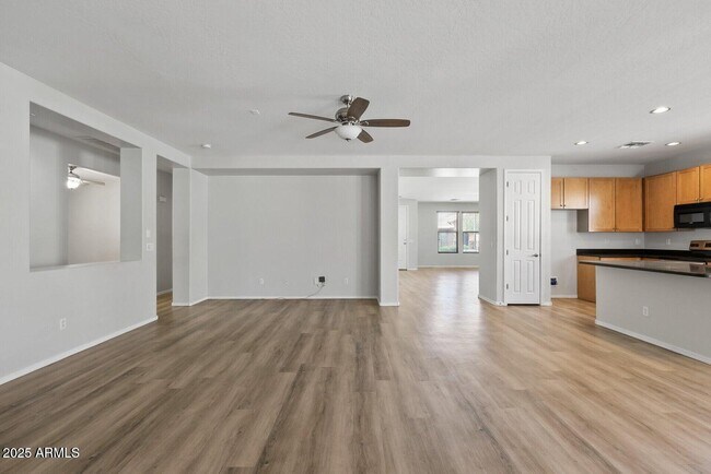 Building Photo - 18391 W Stinson Dr