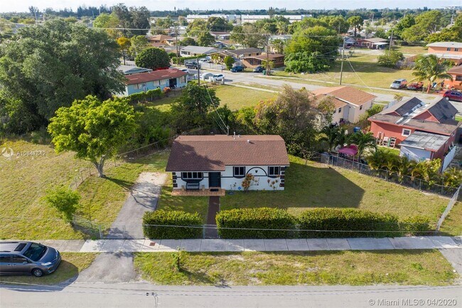 Building Photo - 15200 Railroad Dr