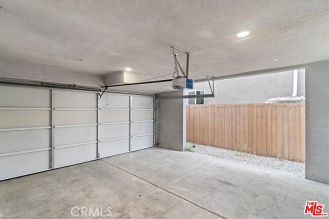 Building Photo - 5645 Willowcrest Ave
