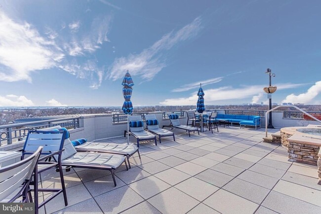 Building Photo - 1021 N Garfield St