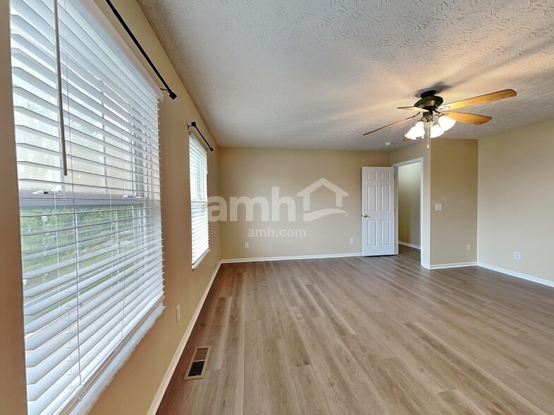 Building Photo - 712 Moreno Dr