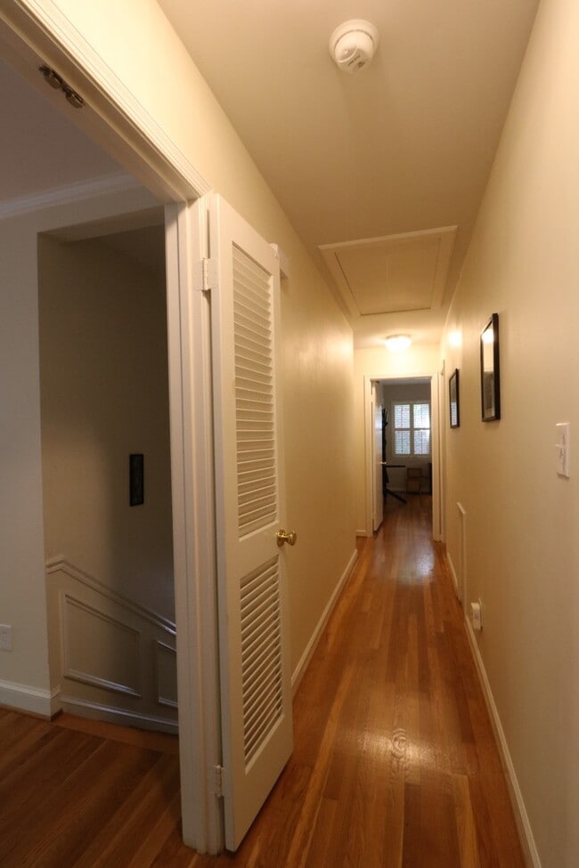Building Photo - COMING SOON - 4Bed/2.5Bath Raised Rambler in Bannockburn near Glen Echo Park!