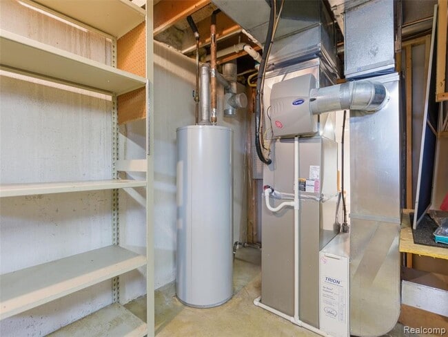 Building Photo - 4495 Maybee Rd