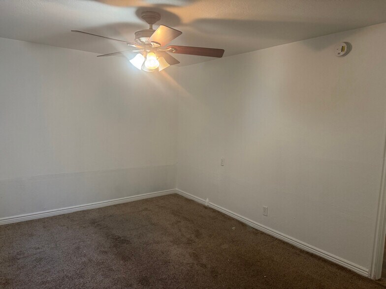 Building Photo - 1421 W 450 N