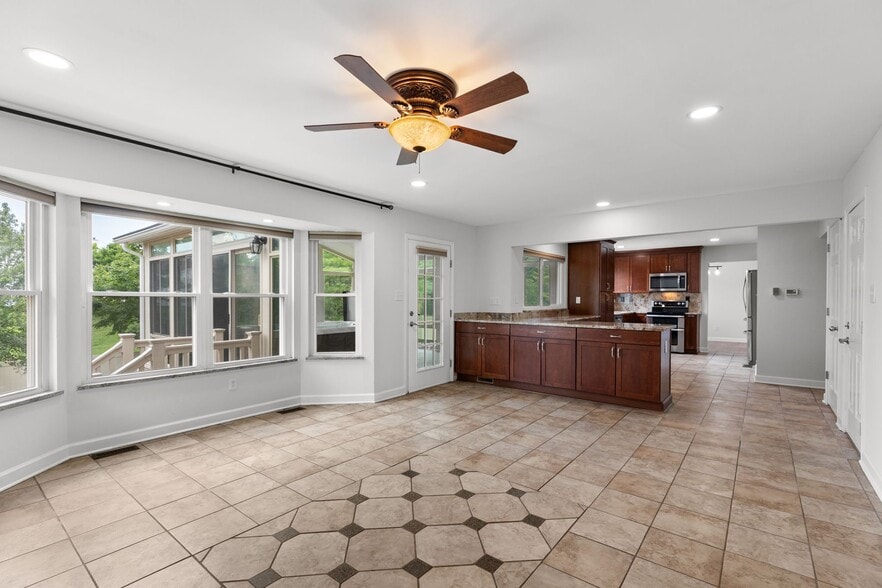 Building Photo - 701 Oak Run Ln
