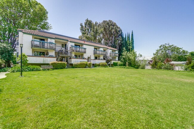 Building Photo - Recently upgraded Condo in a highly desirable location in Sunnyvale.