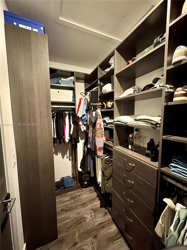 Building Photo - 913 NW 45th Terrace