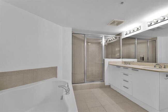 Building Photo - 16699 Collins Ave