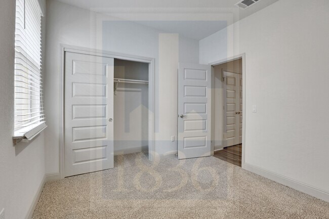 Building Photo - 18001 Umberto Dr