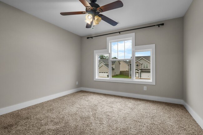 Building Photo - 515 Somerset Ln