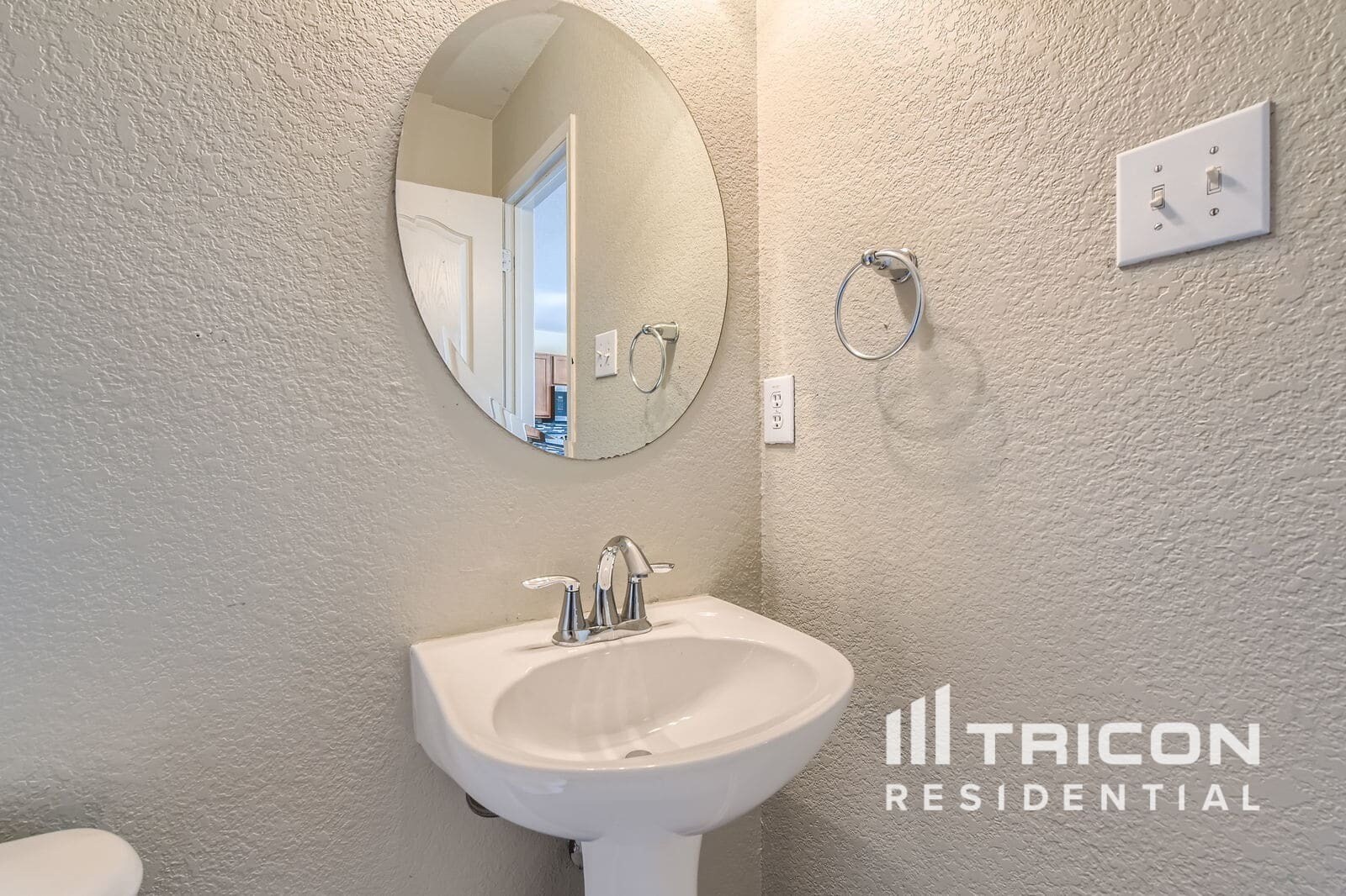 Building Photo - 7156 Little Mohican Dr