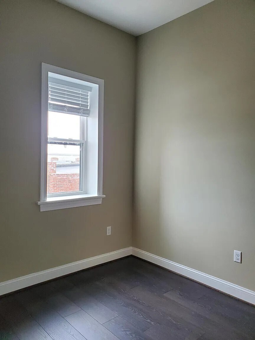 Nice Trim - 256 E Broadway