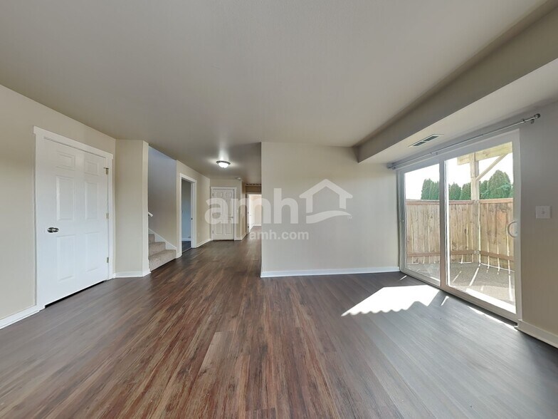 Building Photo - 1327 Whitehouse Ave