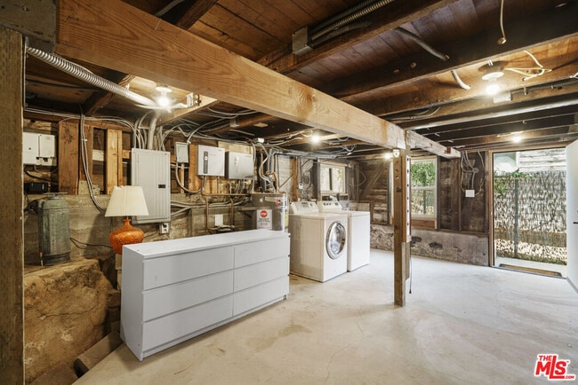 Building Photo - 543 Fernwood Pacific Dr