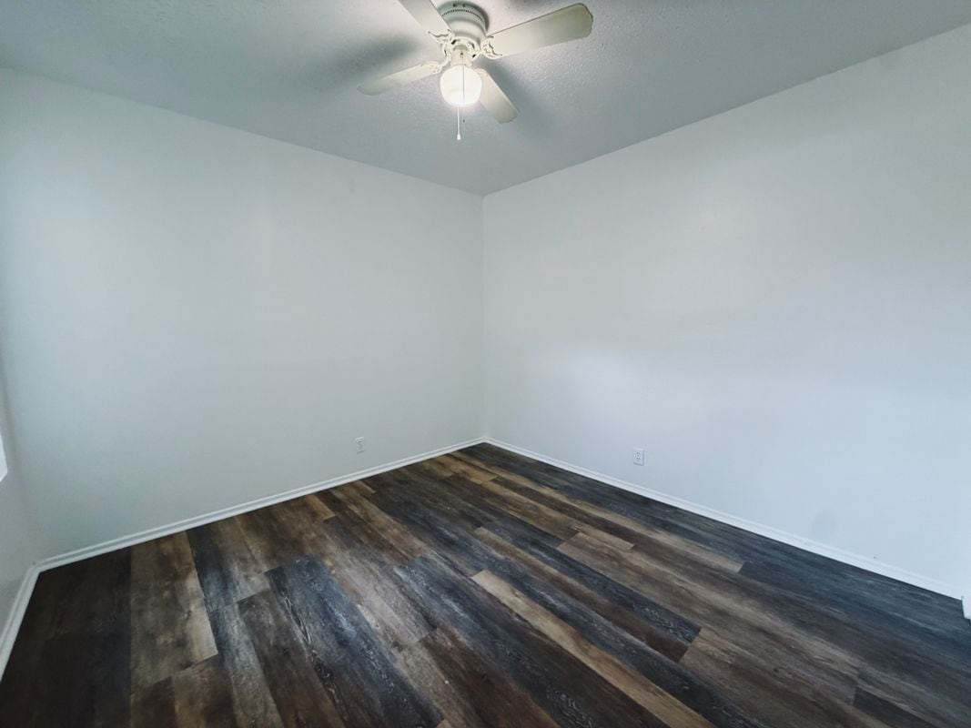 Building Photo - 9906 Hundred Oaks Cir