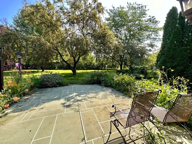 Building Photo - 12930 N Colony Dr