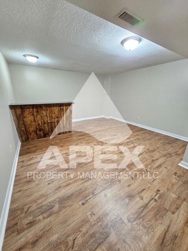 Building Photo - 7324 Deane Hill Dr