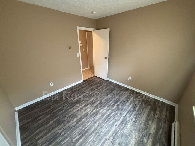 Building Photo - 1080 Azel Ave