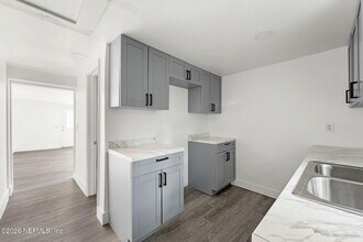 Building Photo - 3142 3rd St Cir S