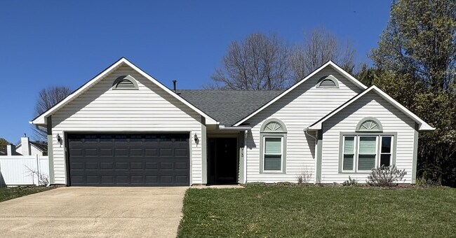 Building Photo - "Charming 3-Bedroom Retreat with Fireplace & Hardwood Floors in Fletcher, NC"