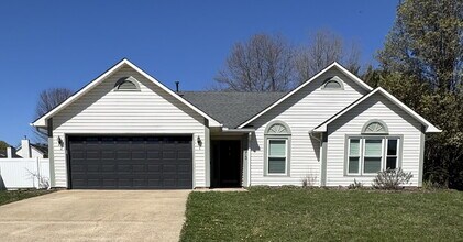 Building Photo - "Charming 3-Bedroom Retreat with Fireplace & Hardwood Floors in Fletcher, NC"