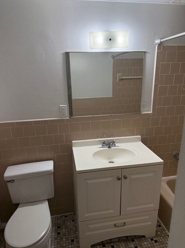 Building Photo - Rarely Available Studio