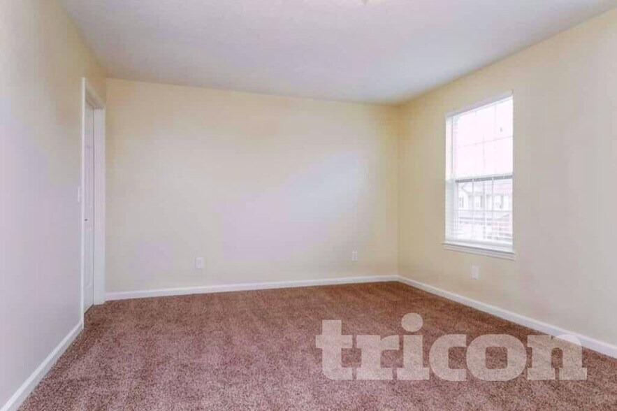 Building Photo - 1011 Middleton Ln