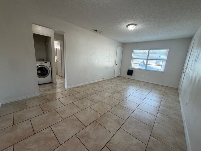 Building Photo - 7108-7108 S Kissimmee St