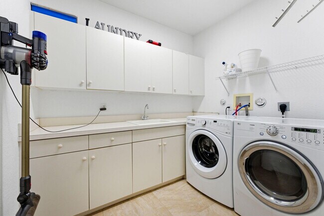 Building Photo - 7162 Vía Firenze