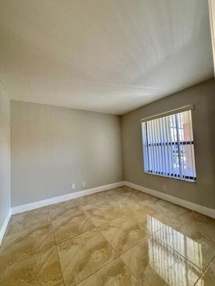 Building Photo - 21905 Lake Forest Cir