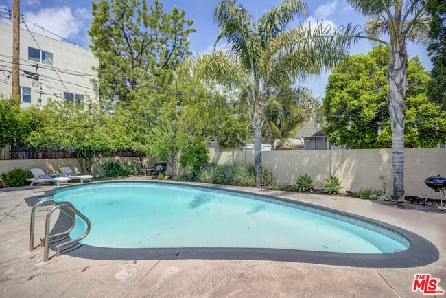 Building Photo - 11465 Cumpston St