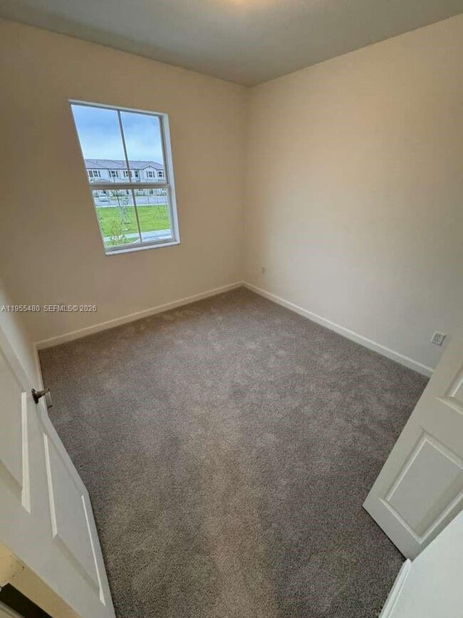 Building Photo - 2721 SE 26th Rd