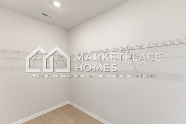 Building Photo - 206 Stockyard Cir