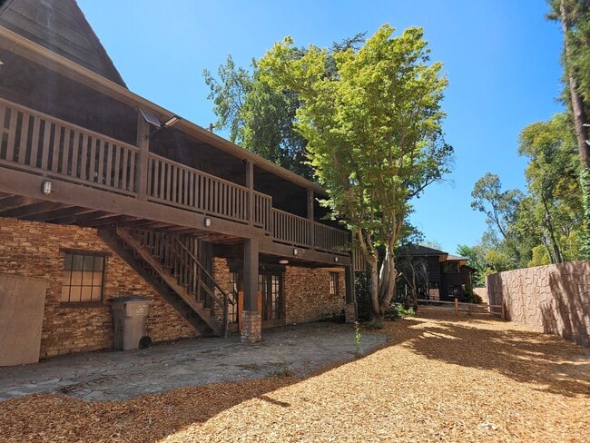 Building Photo - Stunning 1 Bed 2 Bath Naglee Park Home Wit...