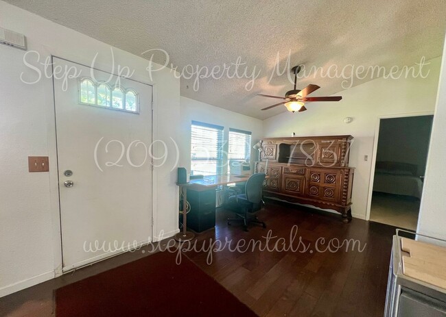 Building Photo - Charming 3 Bedroom Willow Springs Retreat ...