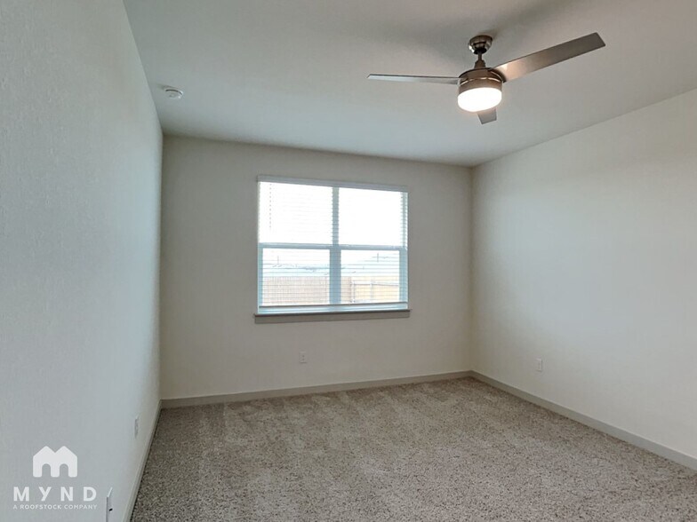 Building Photo - 10713 Fulton Ave