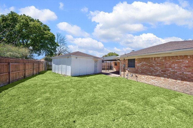 Building Photo - 10314 Sagerock Dr