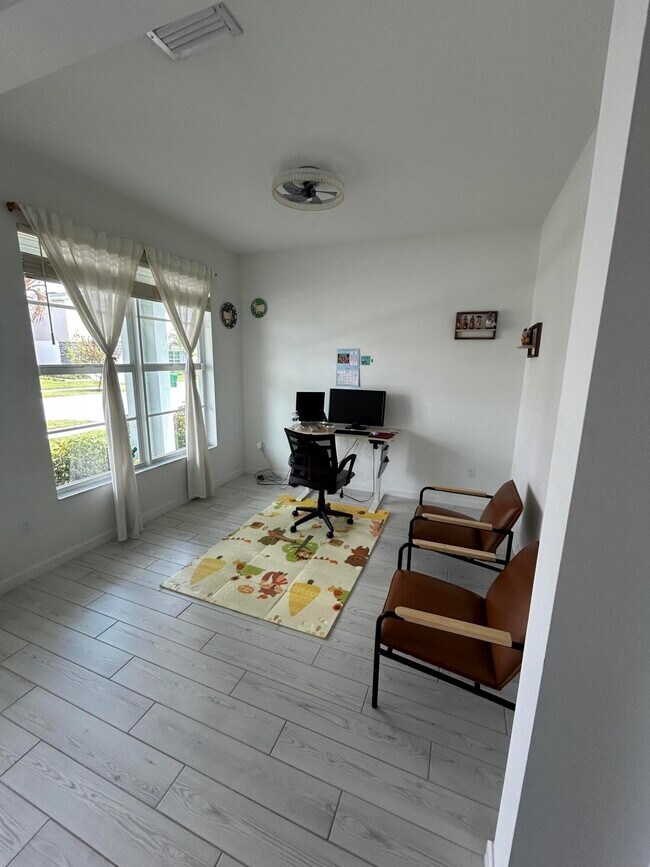 Building Photo - 12808 SW Eleanor Dr