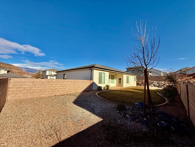 Building Photo - Lovely Three Bedroom Home with RV parking in Shooting Star - Washington Fields