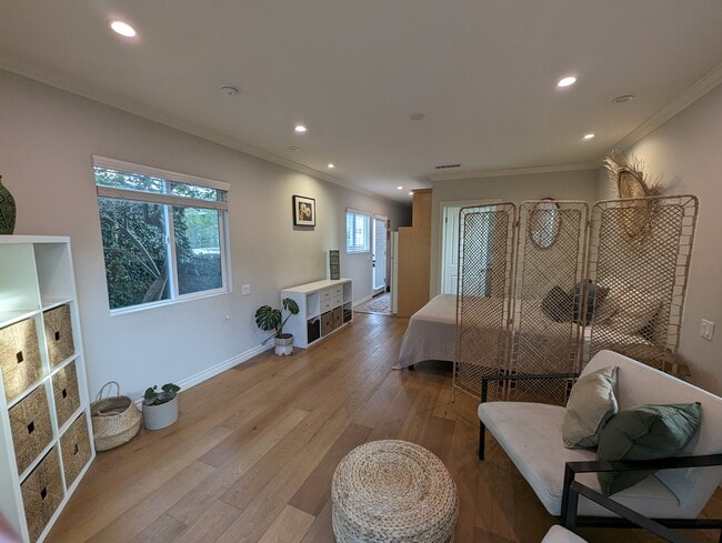 Building Photo - 2571 S Bundy Dr