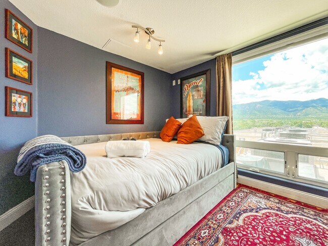 Building Photo - 287 E Fountain Blvd